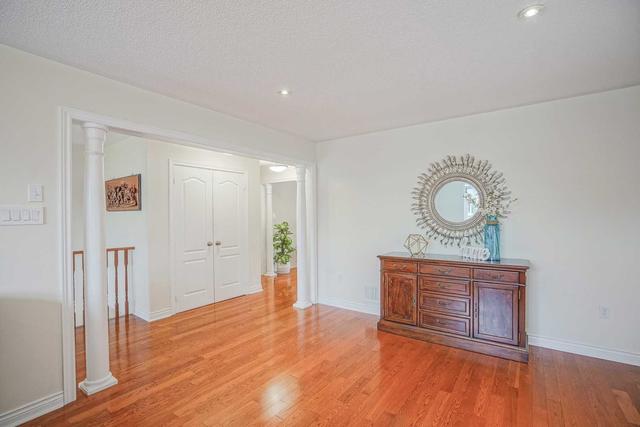 102 Root Cres, House detached with 3 bedrooms, 2 bathrooms and 6 parking in Ajax ON | Image 6