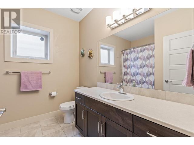 753 Kuipers Crescent, House detached with 3 bedrooms, 2 bathrooms and 2 parking in Kelowna BC | Image 33