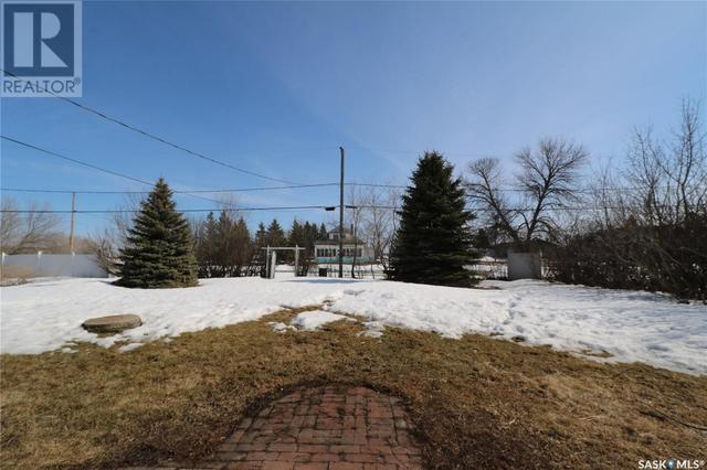 305 Main Street N, House detached with 4 bedrooms, 2 bathrooms and null parking in Rhein SK | Image 36