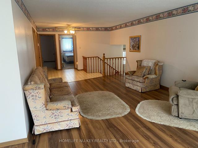 631 Lockhart Rd E, House detached with 2 bedrooms, 1 bathrooms and 8 parking in Innisfil ON | Image 3