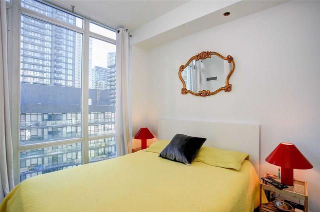 909 - 170 Fort York Blvd, Condo with 2 bedrooms, 2 bathrooms and 1 parking in Toronto ON | Image 2