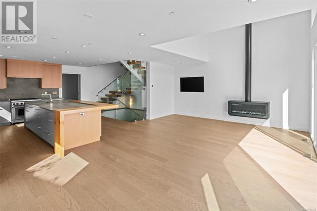 View from dining area | Oak flooring | Image 28