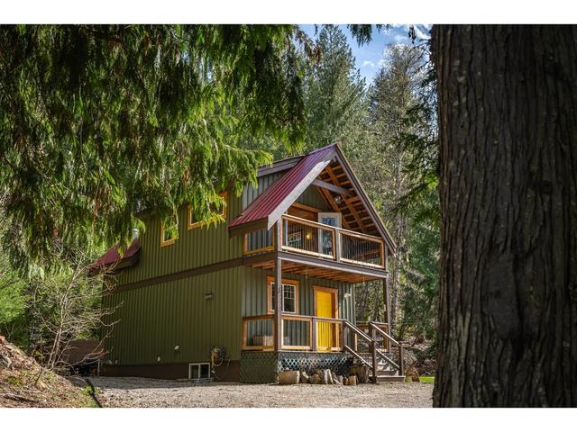 8788 Highway 6, House detached with 2 bedrooms, 2 bathrooms and null parking in Central Kootenay H BC | Image 42
