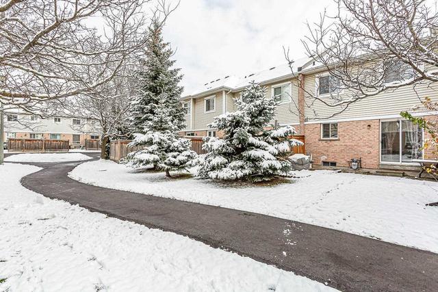 81 Wickstead Crt, Condo with 3 bedrooms, 3 bathrooms and 2 parking in Brampton ON | Image 35