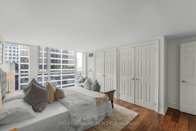 ph2 - 80 Cumberland St, Condo with 3 bedrooms, 3 bathrooms and 2 parking in Toronto ON | Image 25