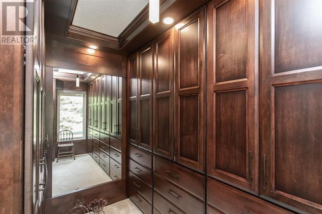 And a walk-in closet of your dreams | Image 25