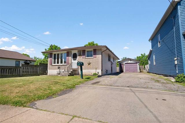 330 Deere St, House detached with 3 bedrooms, 2 bathrooms and 10 parking in Welland ON | Card Image