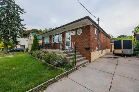 4 Clearview Hts, House detached with 3 bedrooms, 3 bathrooms and 5 parking in Toronto ON | Card Image