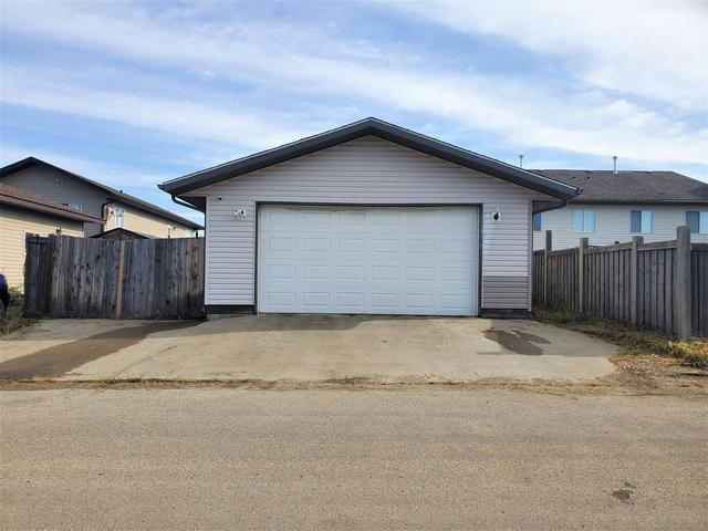 10416 98a Street, House detached with 4 bedrooms, 3 bathrooms and 5 parking in Grande Prairie County No. 1 AB | Image 37