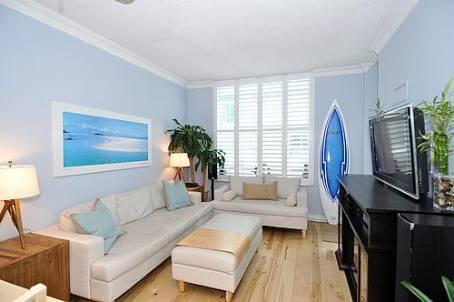 302 - 9 Boardwalk Dr, Condo with 1 bedrooms, 1 bathrooms and 1 parking in Toronto ON | Image 2
