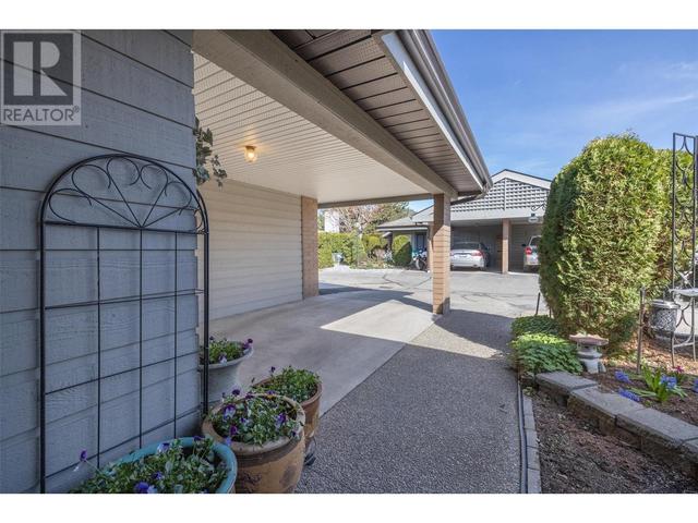 122 - 1765 Leckie Road, House attached with 3 bedrooms, 3 bathrooms and null parking in Kelowna BC | Image 3