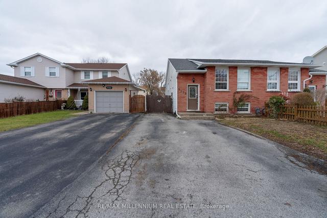 5775 Hemlock St, House semidetached with 3 bedrooms, 2 bathrooms and 5 parking in Niagara Falls ON | Image 1