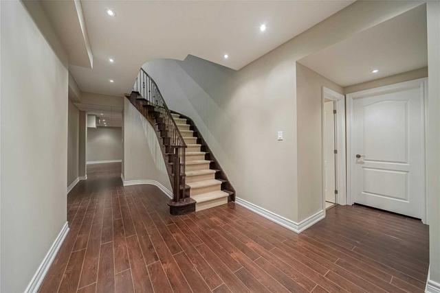 16 Little Natalie Crt, House detached with 5 bedrooms, 5 bathrooms and 7 parking in Vaughan ON | Image 8