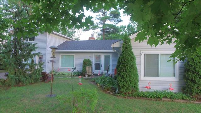 14 Queen St, House detached with 2 bedrooms, 2 bathrooms and 4 parking in Kawartha Lakes ON | Image 1