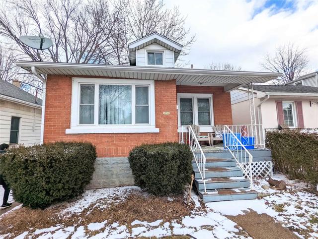 1238 Mcewan Ave, House detached with 3 bedrooms, 3 bathrooms and 0 parking in Windsor ON | Image 1