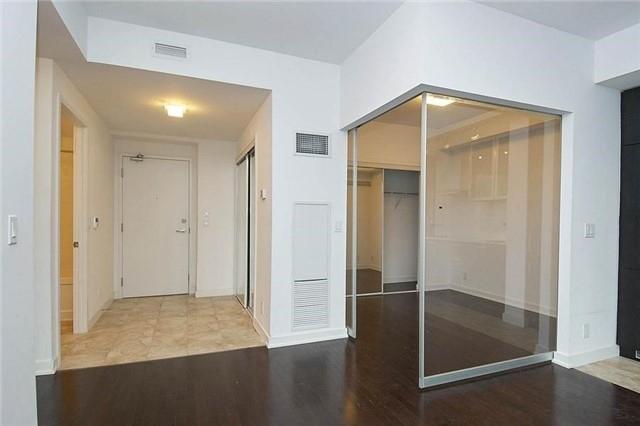 1001 - 14 York St, Condo with 3 bedrooms, 2 bathrooms and 1 parking in Toronto ON | Image 6