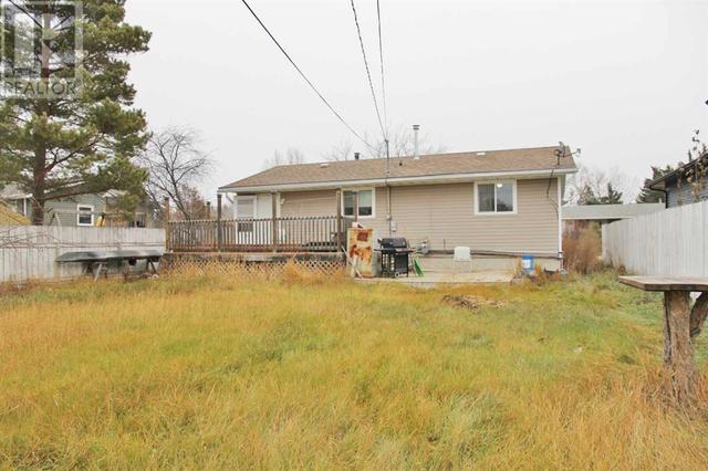 104 4 Street E, House detached with 4 bedrooms, 2 bathrooms and 2 parking in Lashburn SK | Image 17