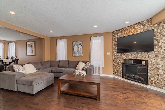 30 Carere Cres, House detached with 4 bedrooms, 4 bathrooms and 6 parking in Guelph ON | Image 2