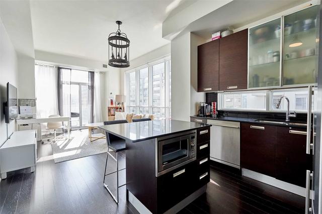 1605 - 21 Balmuto St, Condo with 1 bedrooms, 1 bathrooms and 0 parking in Toronto ON | Image 24
