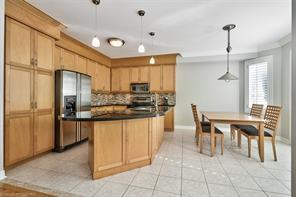 2434 Millrun Dr, Home with 5 bedrooms, 5 bathrooms and 4 parking in Oakville ON | Image 5