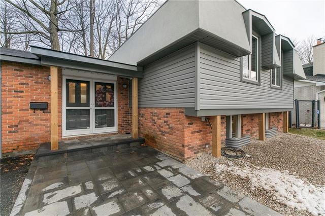10 Weatherwood Crescent, House detached with 3 bedrooms, 2 bathrooms and 4 parking in Ottawa ON | Image 1