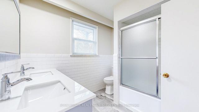 21 Pitkin Crt, House detached with 3 bedrooms, 2 bathrooms and 5 parking in Toronto ON | Image 20