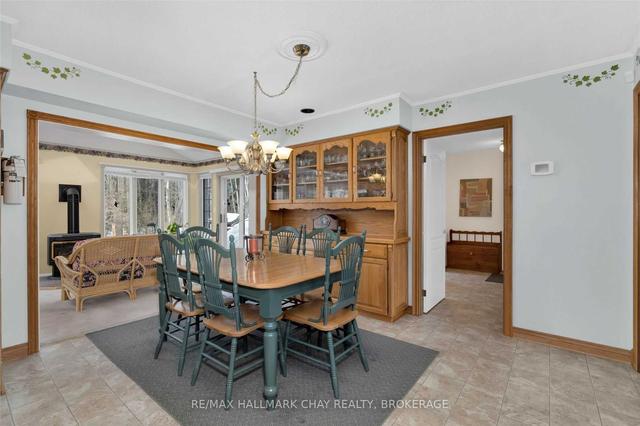 712 Mt St Louis Rd W, House detached with 3 bedrooms, 3 bathrooms and 11 parking in Oro Medonte ON | Image 3