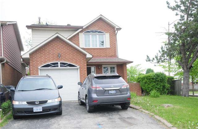 2 Thorson Gate, House detached with 4 bedrooms, 2 bathrooms and 2 parking in Brampton ON | Image 2