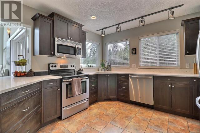35 Grosskleg Way, House detached with 5 bedrooms, 4 bathrooms and 6 parking in Lake Cowichan BC | Image 7