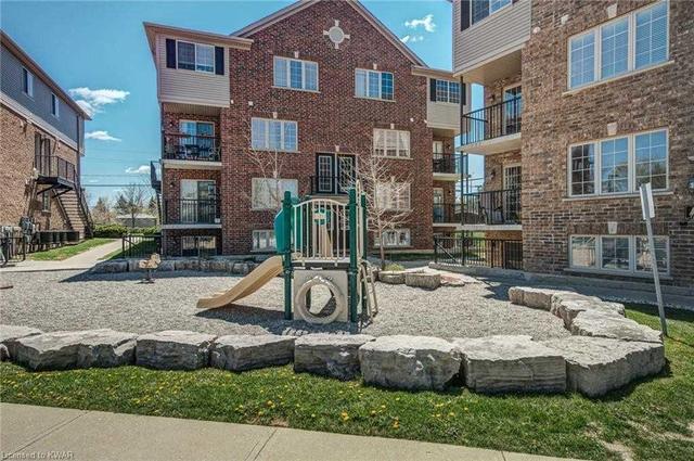 4 - 950 Highland Rd W, Condo with 3 bedrooms, 1 bathrooms and 2 parking in Kitchener ON | Image 5
