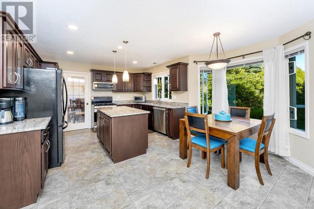 5199 Walema Crt, House detached with 5 bedrooms, 4 bathrooms and 4 parking in Saanich BC | Image 13