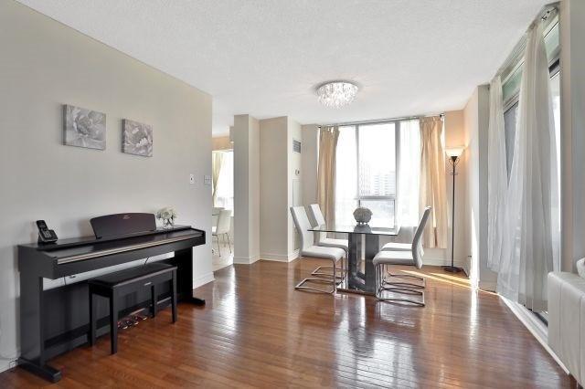 1003 - 156 Enfield Pl, Condo with 2 bedrooms, 2 bathrooms and 1 parking in Mississauga ON | Image 5