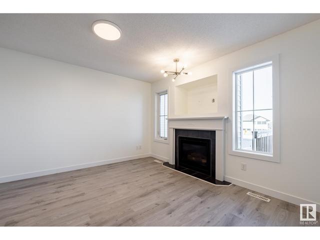1638 65 St Sw, House semidetached with 3 bedrooms, 3 bathrooms and 2 parking in Edmonton AB | Image 9