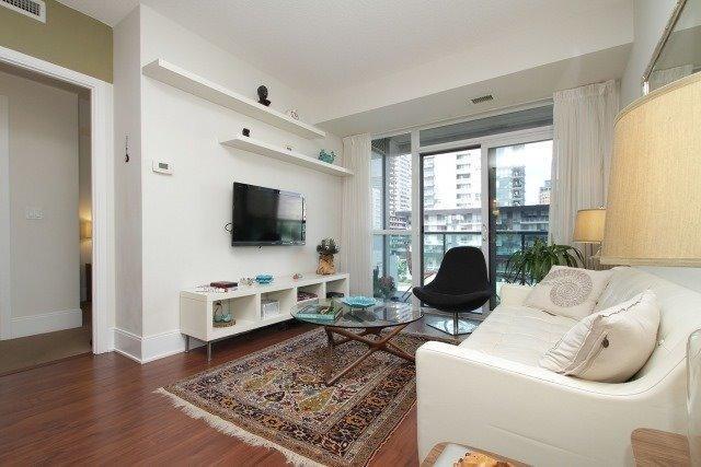 419 - 70 Roehampton Ave, Condo with 2 bedrooms, 2 bathrooms and 1 parking in Toronto ON | Image 6