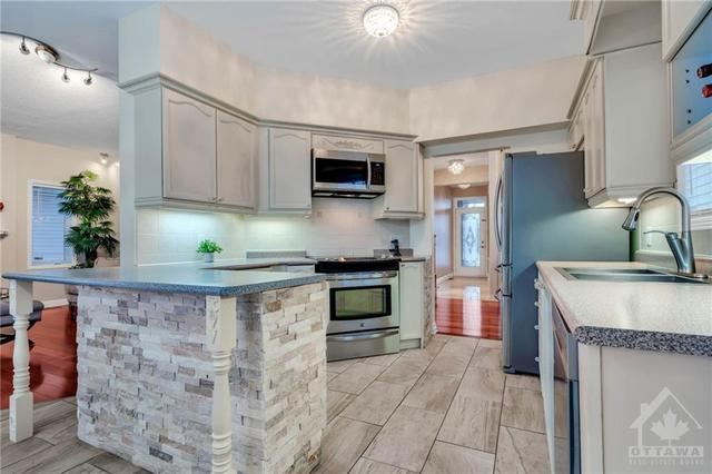 139 Grandpark Circle, House detached with 3 bedrooms, 3 bathrooms and 4 parking in Ottawa ON | Image 6