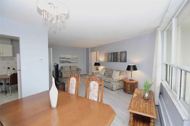 505 - 5 Vicora Linkway Way, Condo with 3 bedrooms, 2 bathrooms and 1 parking in Toronto ON | Image 2