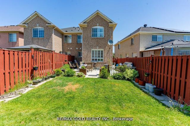 34 Jingle Cres, House semidetached with 3 bedrooms, 3 bathrooms and 3 parking in Brampton ON | Image 21