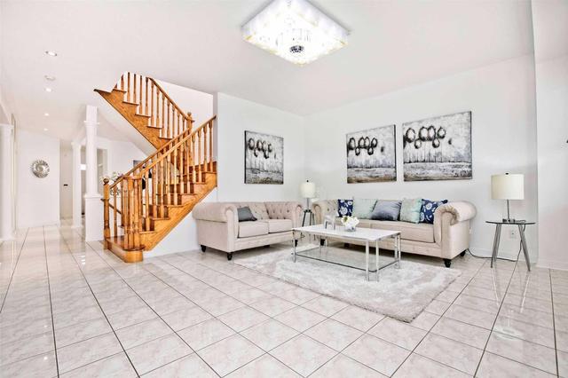 208 The Bridle Walk, House detached with 5 bedrooms, 5 bathrooms and 2 parking in Markham ON | Image 5