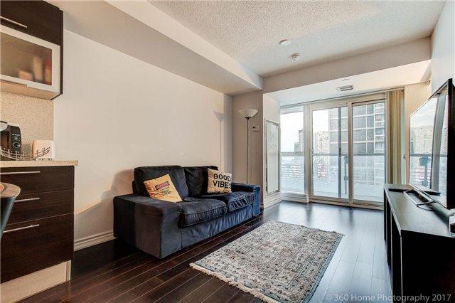 1509 - 386 Yonge St, Condo with 2 bedrooms, 2 bathrooms and 1 parking in Toronto ON | Image 9