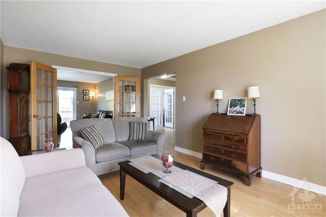 80 Hawk Crescent, House detached with 5 bedrooms, 4 bathrooms and 4 parking in Ottawa ON | Image 7
