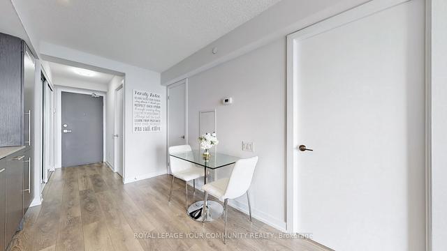 1706 - 365 Church St, Condo with 1 bedrooms, 1 bathrooms and 0 parking in Toronto ON | Image 2