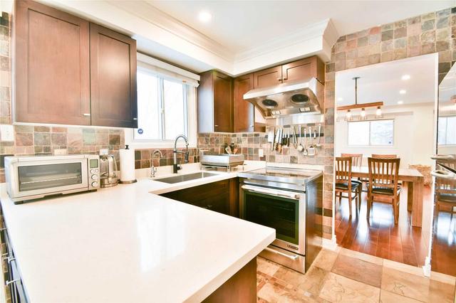 24 Backus Crt, House detached with 3 bedrooms, 3 bathrooms and 5 parking in Markham ON | Image 3