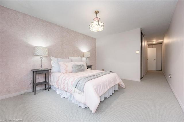 315 - 1300 Marlborough Court, House attached with 3 bedrooms, 1 bathrooms and 1 parking in Oakville ON | Image 17