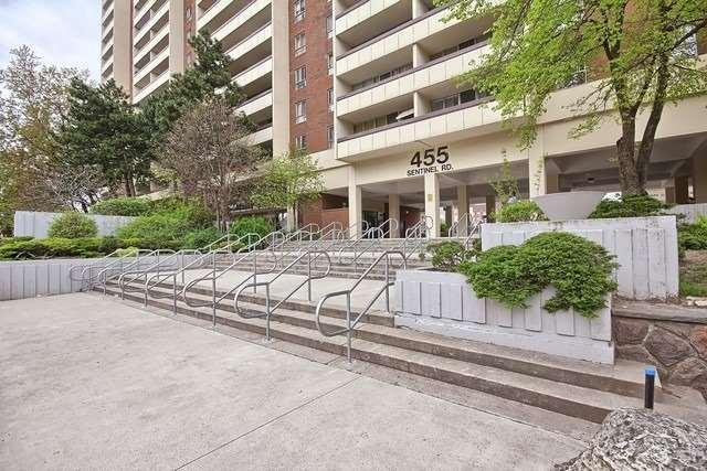 1003 - 455 Sentinel Rd, Condo with 3 bedrooms, 2 bathrooms and 1 parking in Toronto ON | Image 2