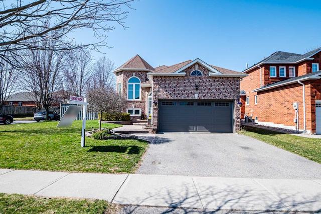 8 Finnegan Pl, House detached with 2 bedrooms, 2 bathrooms and 3 parking in Whitby ON | Image 1