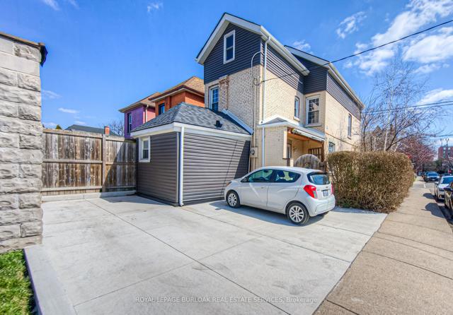 211 Mary St, House detached with 3 bedrooms, 2 bathrooms and 2 parking in Hamilton ON | Image 20