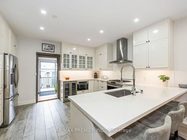 337 Saint Johns Rd, House semidetached with 3 bedrooms, 2 bathrooms and 2 parking in Toronto ON | Image 7