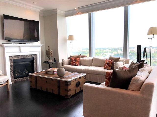 3702 - 50 Yorkville Ave, Condo with 2 bedrooms, 3 bathrooms and 2 parking in Toronto ON | Image 3
