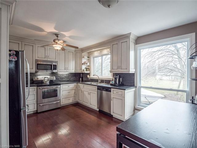 9887 Niagara Parkway, House detached with 4 bedrooms, 3 bathrooms and 8 parking in Niagara Falls ON | Image 17