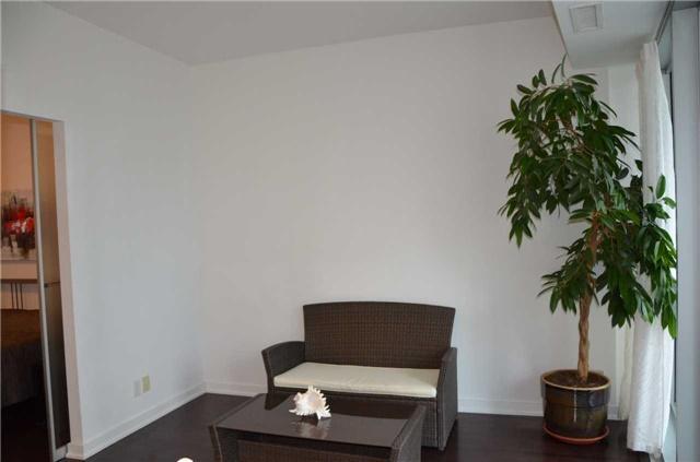 401 - 12 York St, Condo with 1 bedrooms, 1 bathrooms and null parking in Toronto ON | Image 4